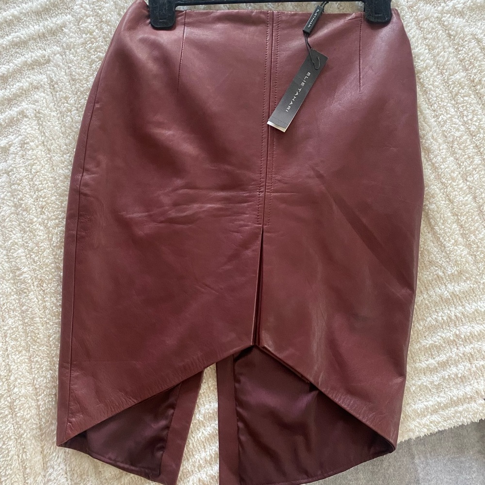 100% leather Elie Tahari skirt size 2 NWT